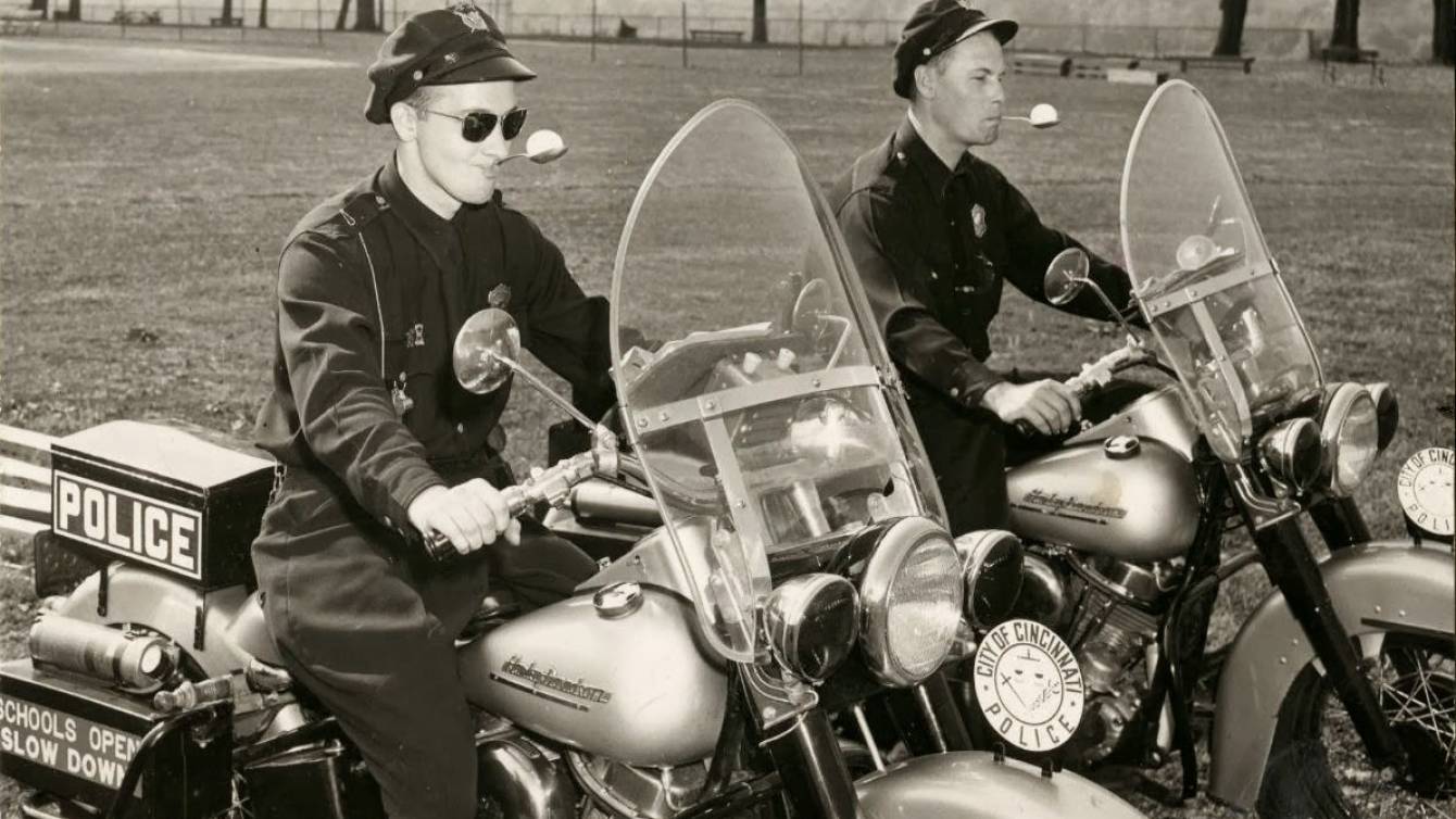 Історія ретро-мотоциклів і відповідних шоломів
